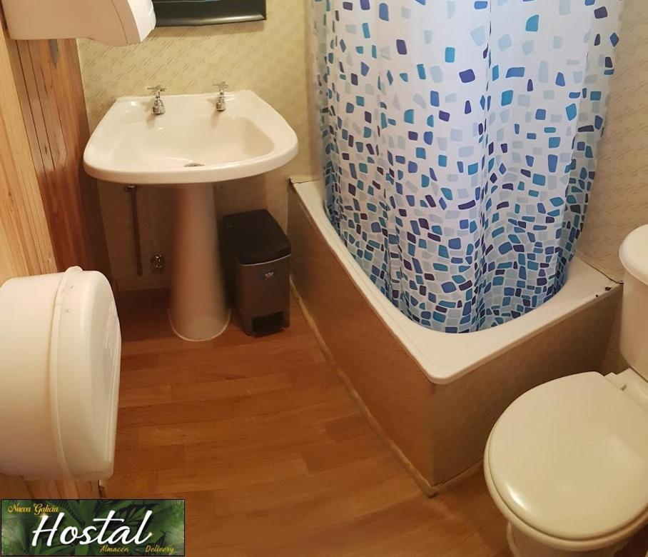 Hostal Nueva Galicia Castro Bagian luar foto